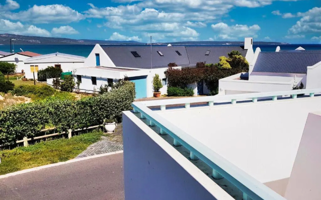 99 Steps, Langebaan 8-sleeper