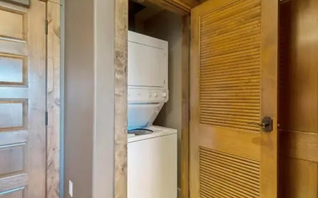 Edgemont 2305 - Luxury Ski-in Ski-out Condo