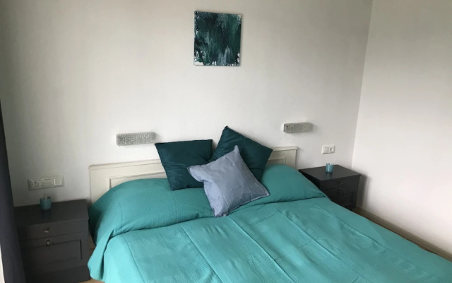 Hillside Rooms and Apartment