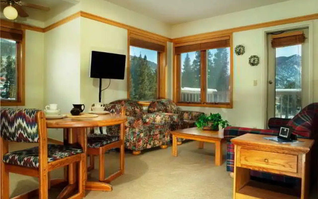 Slopeside Lodge