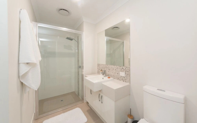 Lakeview Apartment Suite 17