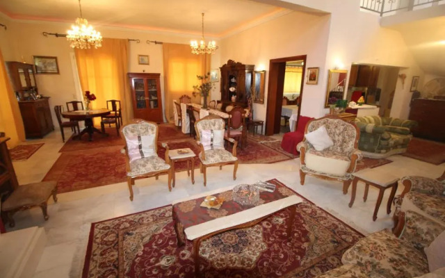Private Villa AKOBARA, 2km from city center