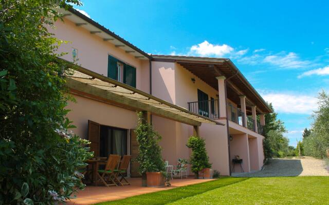 Отель Tuscany Roses Ареццо вид на фасад