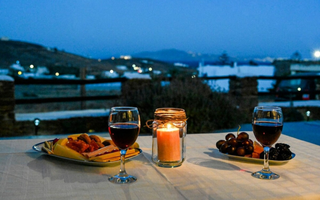 La Luna in Agia Barbara Tinos