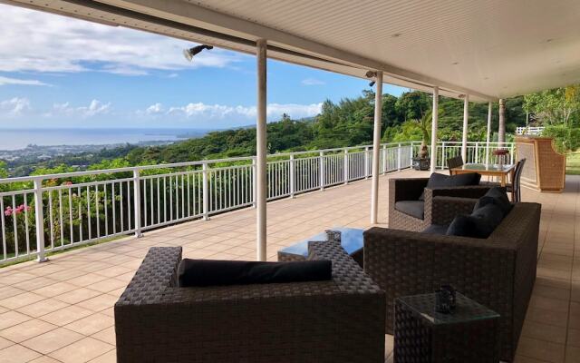 Отель Villa Pamatai Villa 4 вид на фасад