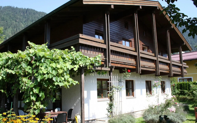 Spacious Villa near Lake in Goldegg