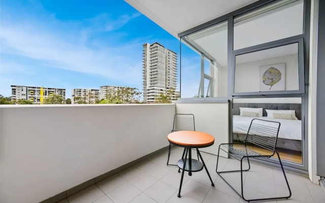 Modern Apartment Next to Largest Shopping Centre