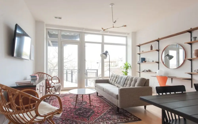 Vibrant Lincoln Park Suites by Sonder