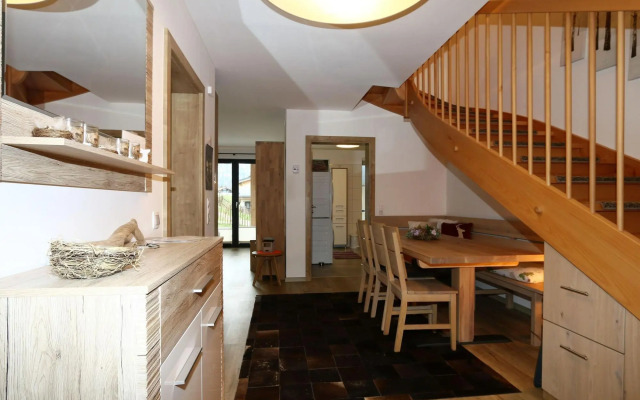 Chalet Alpenzauber mit Beheiztem Pool, Inzell