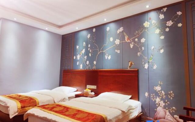 Luoping Bixiang Express Hotel