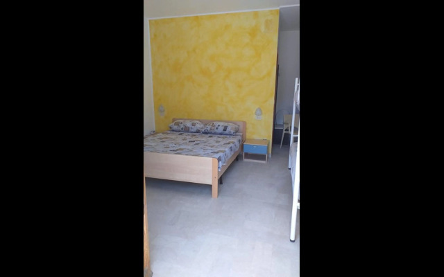 Room in B&B - Spacious Double Room by the sea