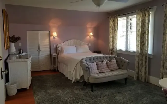 Hidden Oak Inn