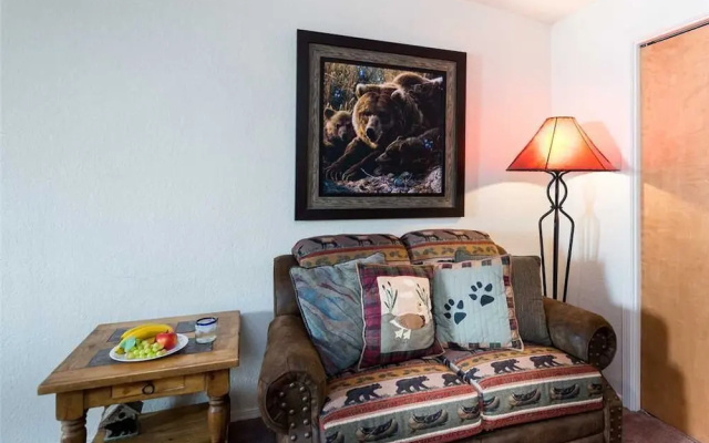 Cedar Creek Retreat - Four Bedroom Cabin with Hot Tub