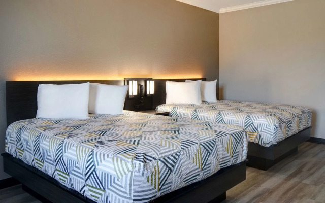 Motel 6 Fort Worth, TX – I-35 & I-20
