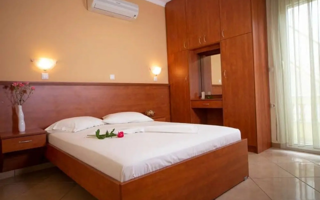 Beach Flat With Garden, Jacuzzi, BBQ