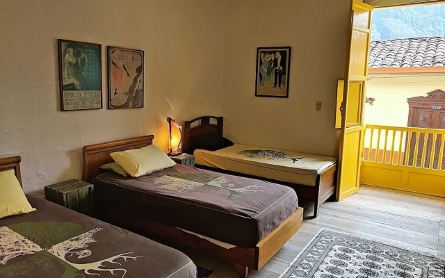 La Casa Amarilla