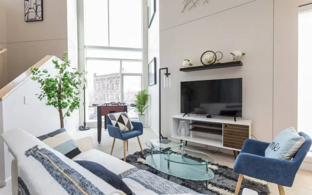 Upscale 3BR Penthouse by CozySuites