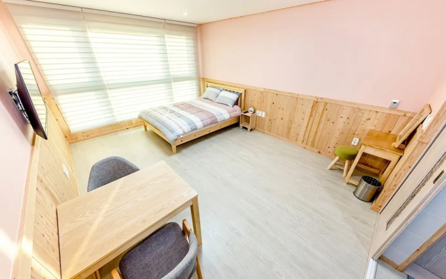 Jeju Dolce Pension and Guest House