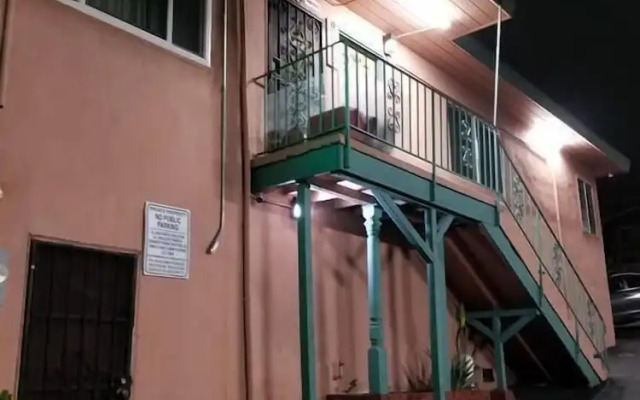 Travis Lodge Motel 16