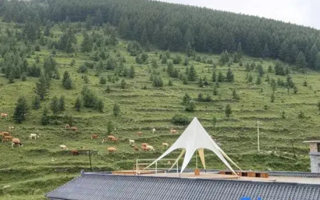 Lux Hotel · Yunju Hotel  in Mingzhai, Wutai Mountain