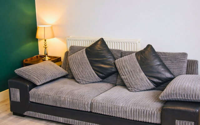 Pitchside Quarters sleeps 7