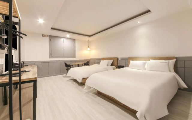 Tour Hotel