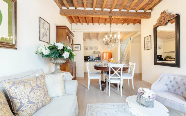 Casa Enea In Lucca With 2 Bedrooms And 1 Bathrooms
