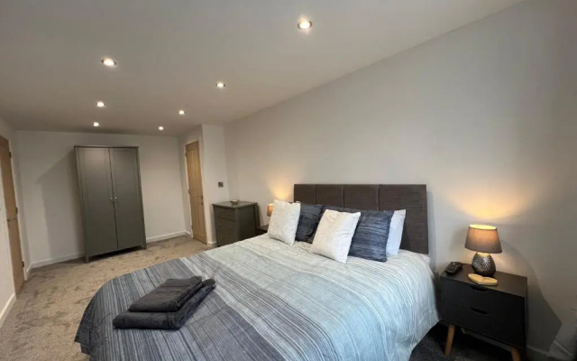 Stylish, Dog Friendly Coastal Bungalow With Garden