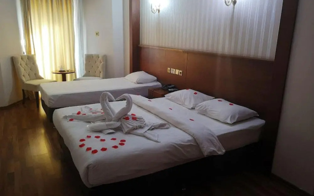 Grand Center Boutique Hotel