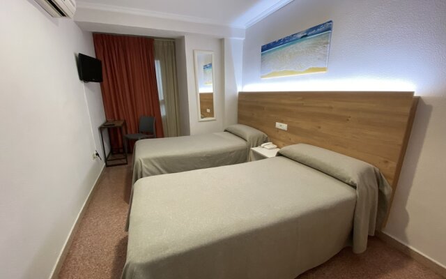 Отель Hostal Pensimar Испания, Эль-Альтет - отзывы, цены и фото номеров - забронировать отель Hostal Pensimar онлайн комната для гостей