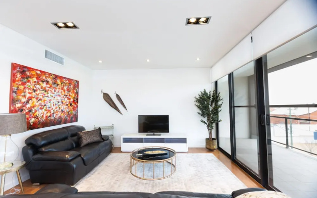 Stylish Inner City Penthouse Apartment