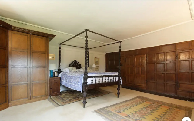 Harlington Manor