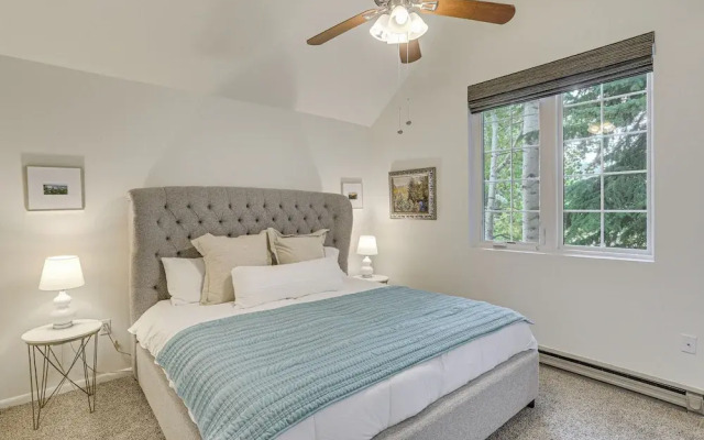 Hike, Ski & Golf: Fully Renovated Edwards Townhome