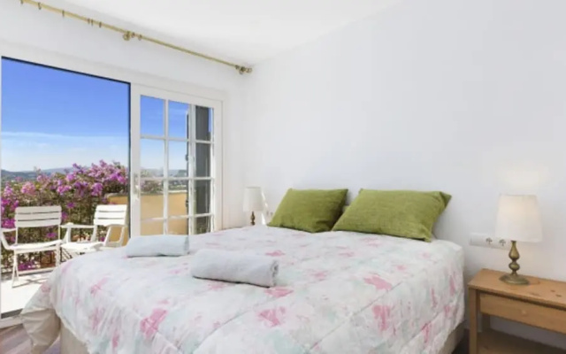 Apartment - 4 Bedrooms with Pool - 107696