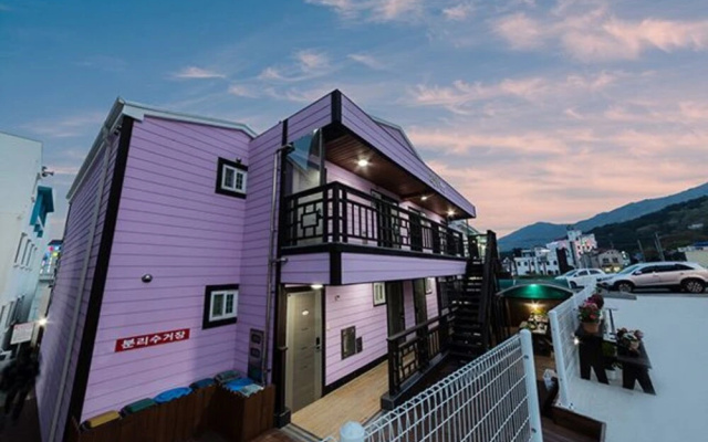 Geoje Lilac Pension