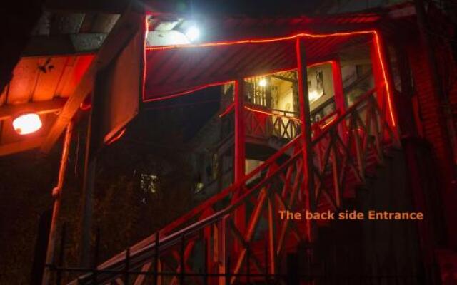 Отель TiflisLux Boutique hostel Грузия, Тбилиси - отзывы, цены и фото номеров - забронировать отель TiflisLux Boutique hostel онлайн вид на фасад