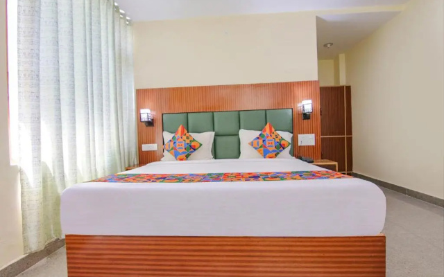 Fabhotel Royal Galaxy
