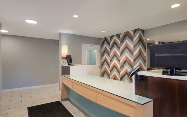 MainStay Suites Omaha Old Mill