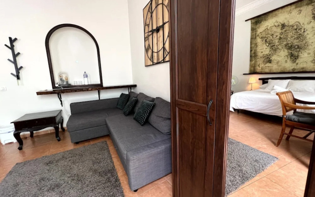 Santa Ana Suite & Rooms