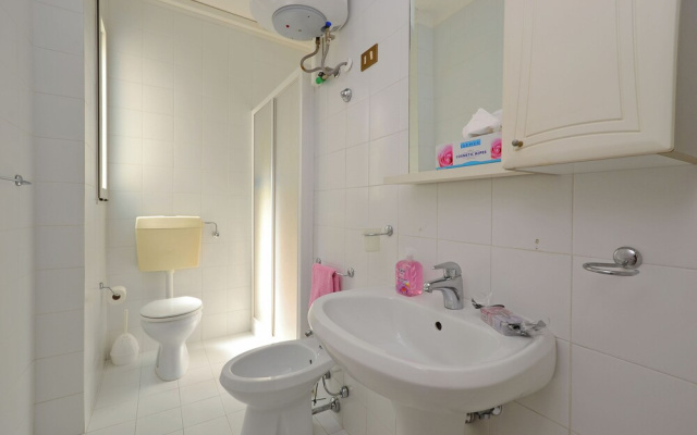 Two-level Flat for Groups in Lignano