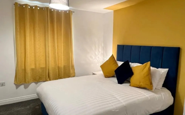 Lovely 2 Bedroom Apartment, 2 Bathrooms Parking