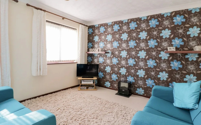 2 Waxham Court