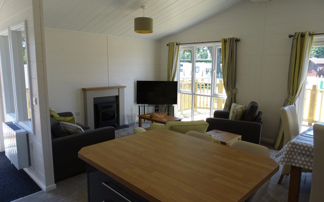 Two Bedroom Lodge 8 In North Runcton