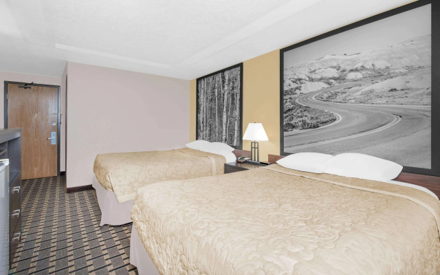 Super 8 by Wyndham Watertown