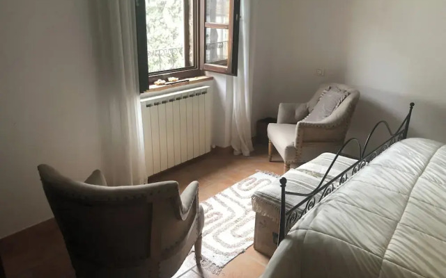 Tranquil Location With Views of Lake Trasimeno!
