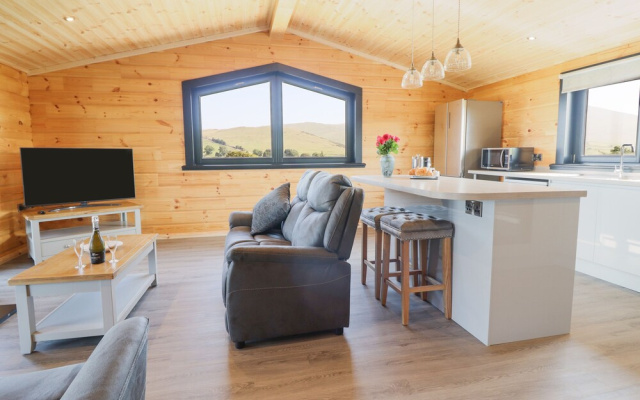 Bacheiddon Log Cabin