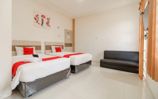 RedDoorz near Palembang Trade Center