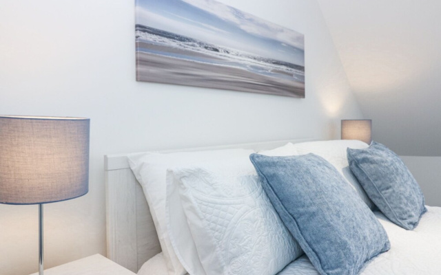 Sea Breeze St Combs
