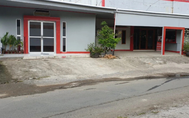 Formerly RedDoorz@ Hotel Yaki Mamuju