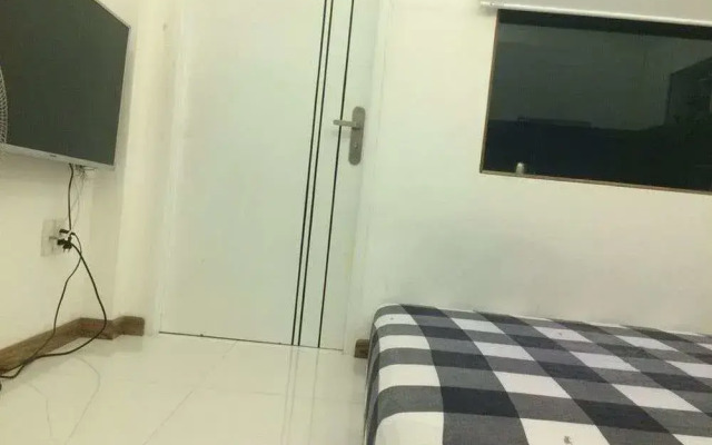 Smiley Apartment 7
